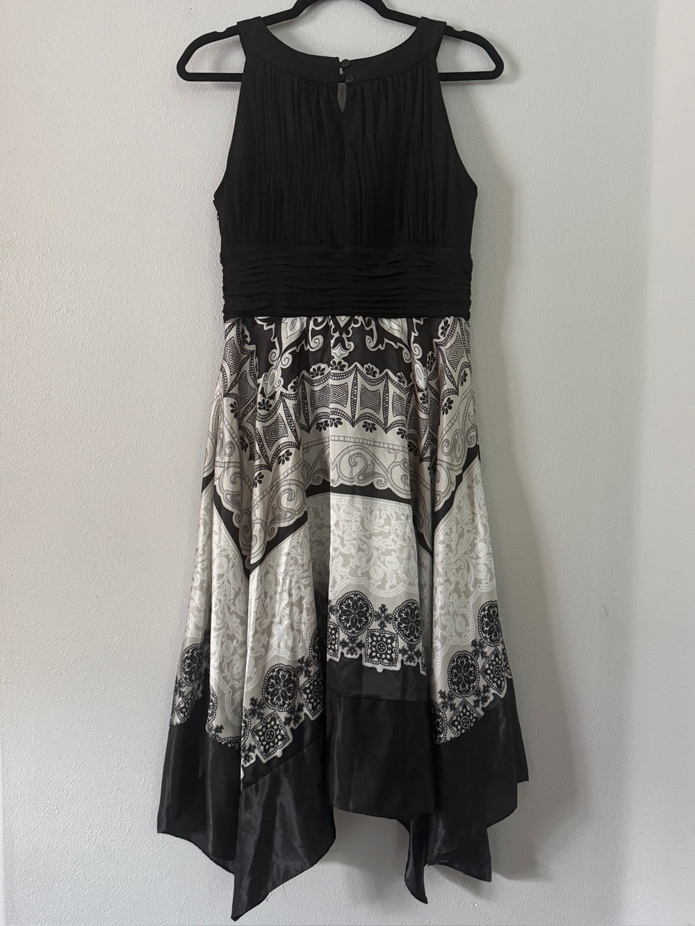 Sangria Black White Handkerchief Hem Dress Size 16 Sleeveless Fit & Flare - Picture 2 of 15